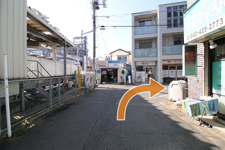 つき当りを右に曲がります