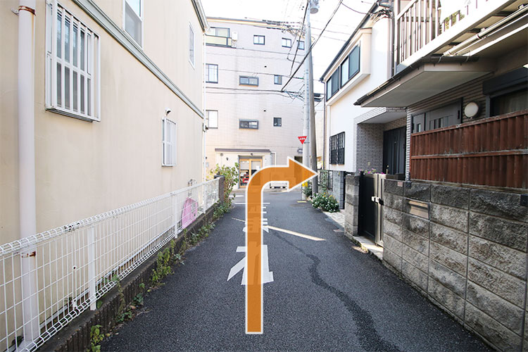 つき当りを右に曲がります