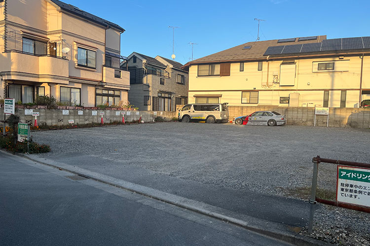 提携駐車場（1台：左側の奥から2番目）